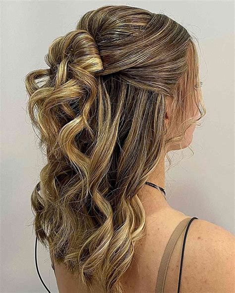 best homecoming hairstyles|homecoming hairstyles half up curly.